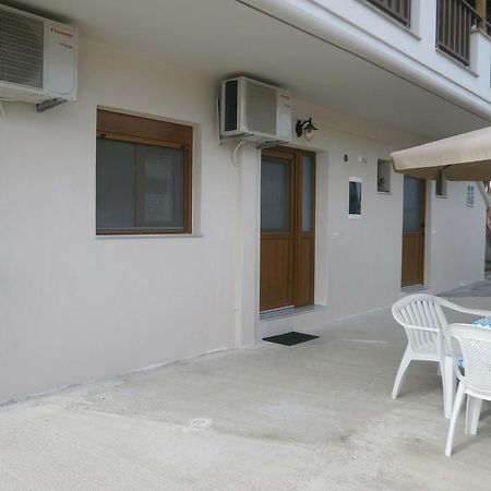 Daniela Apartments Néa Róda Eksteriør bilde