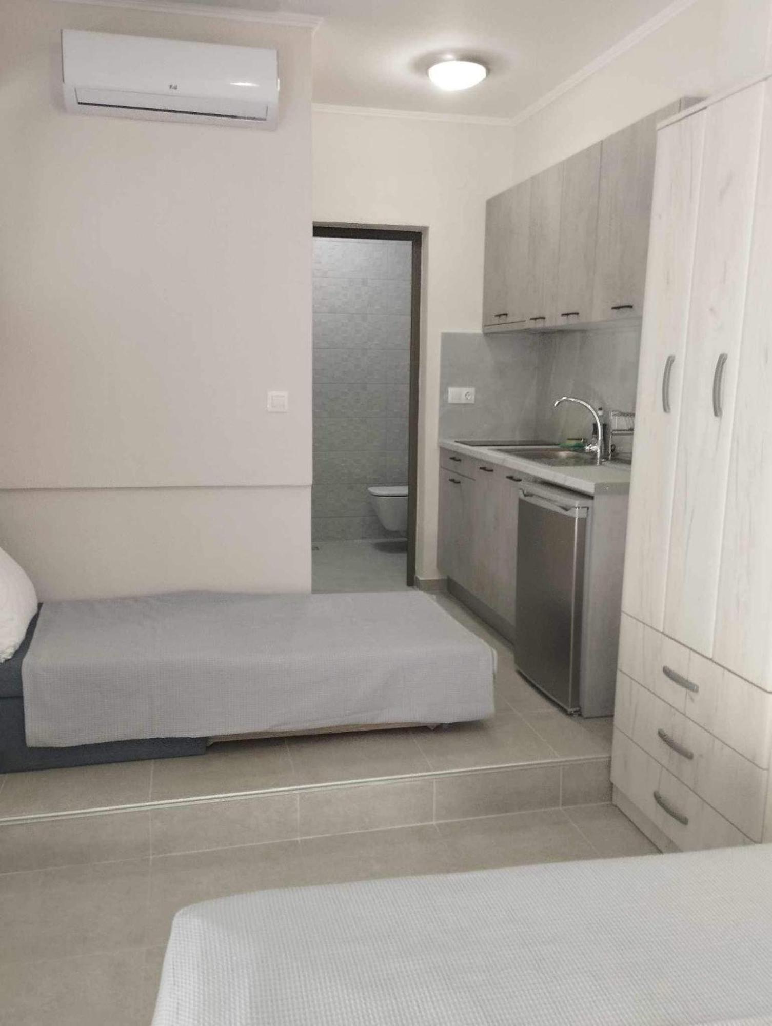 Daniela Apartments Néa Róda Eksteriør bilde